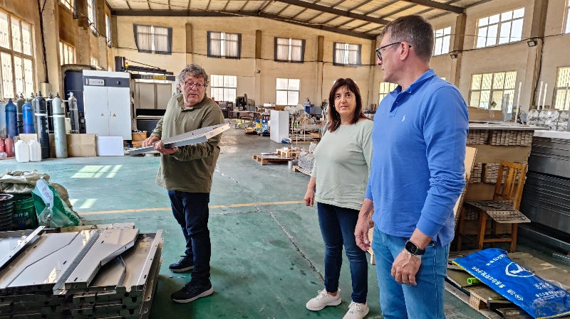 مشتری ده ساله Manolo از اسپانیا دوباره از Debabrother بازدید می کند